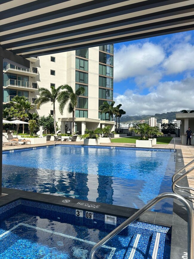 Building Photo - Sky Ala Moana West #1606