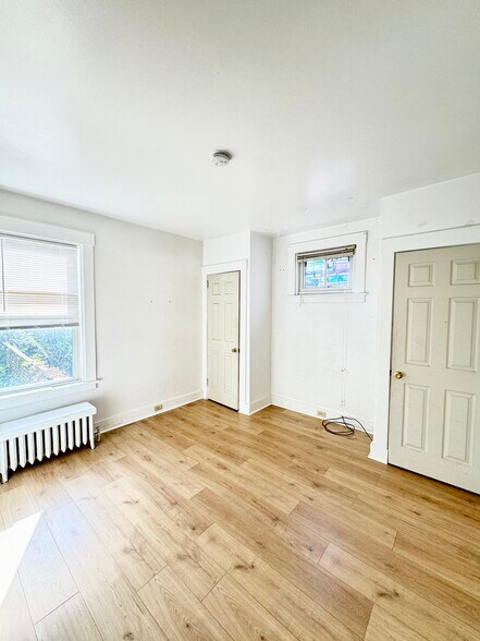 Building Photo - 304 Elizabeth Ave