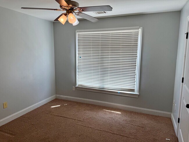 Building Photo - 4BR home close to downtown Watkinsville