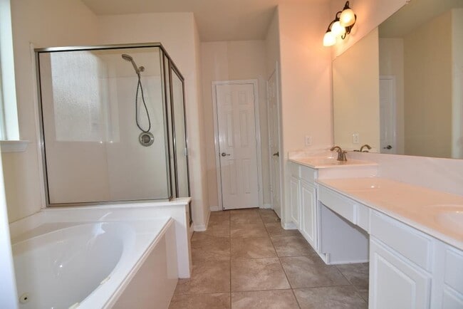 Building Photo - 1730 Palmetto Park Dr