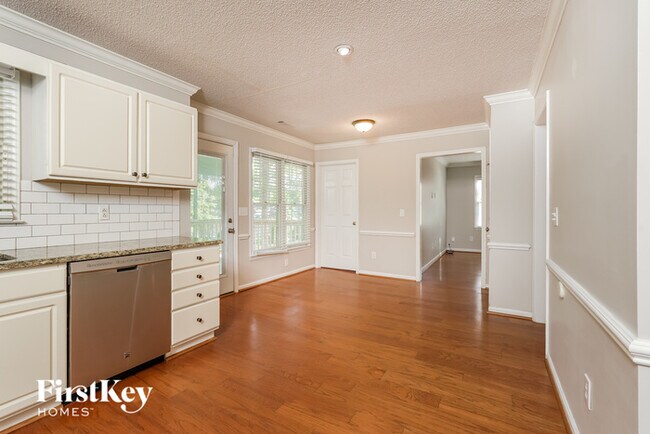 Building Photo - 790 Somerset Dr