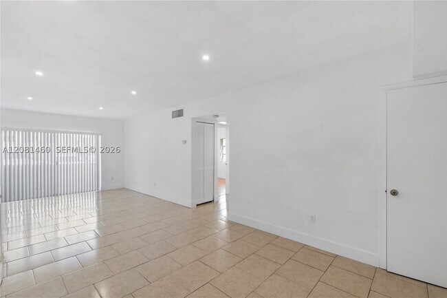 Building Photo - 14013 SW 90th Ave