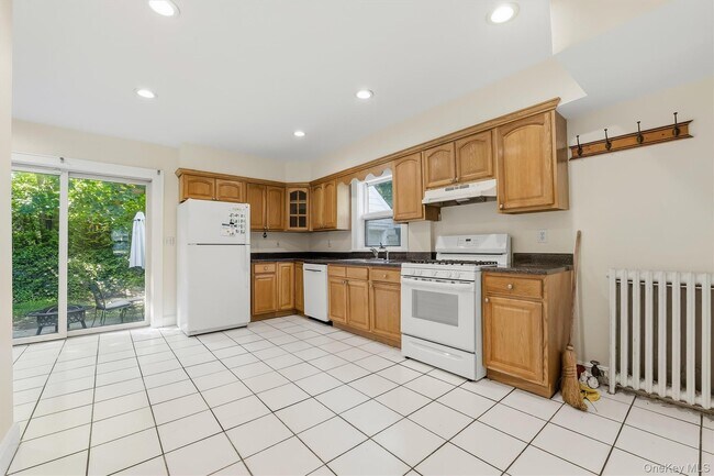 Building Photo - 15 Ferncliff Rd
