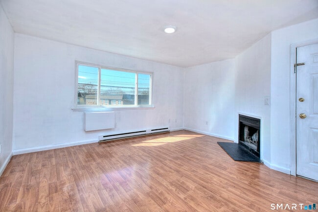 Building Photo - 638 Cove Rd