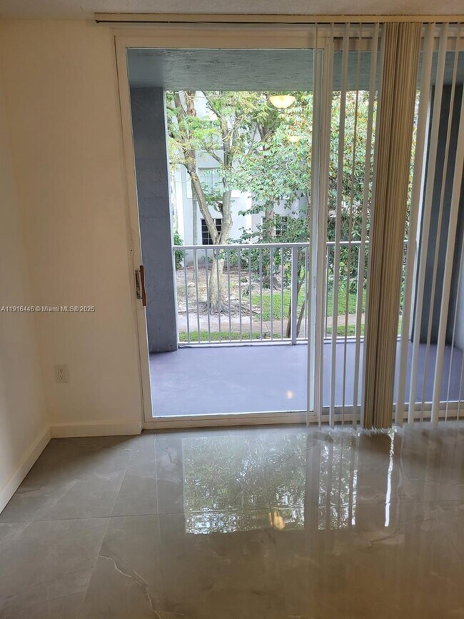 Building Photo - 777 SW 111th Way