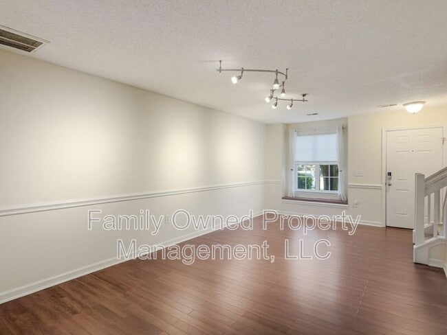 Building Photo - 502 Tree Branch Cir