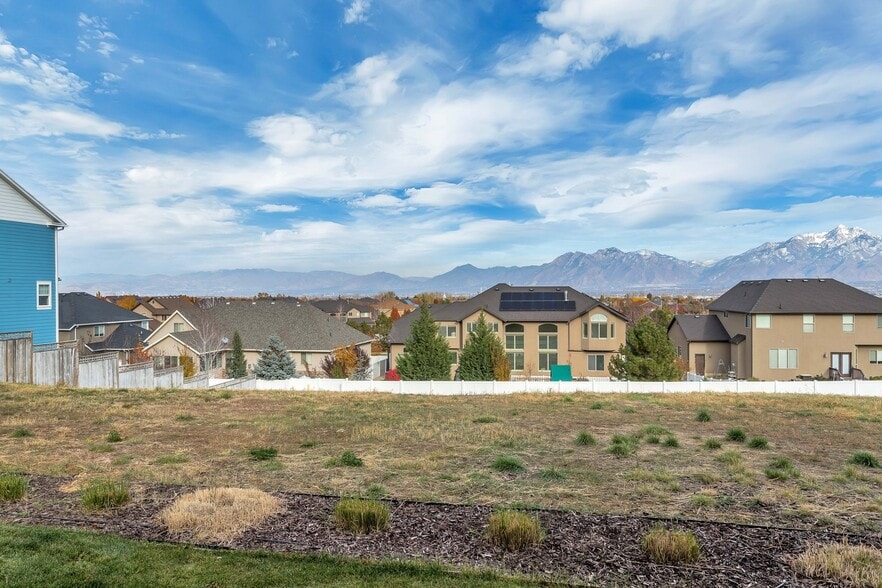 Building Photo - 4253 W Clarks Hill Dr