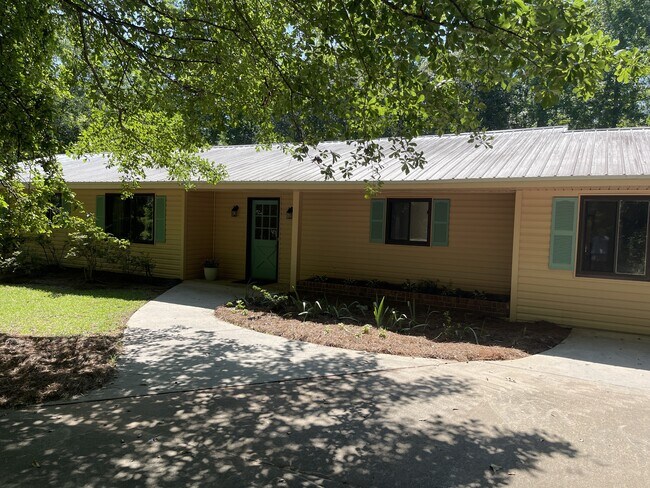 Building Photo - 170 Longview Dr