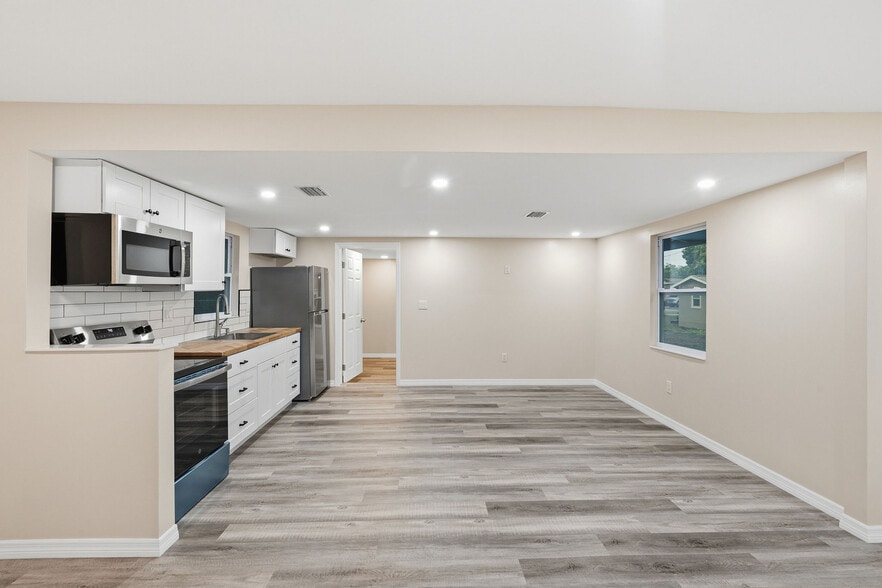 Building Photo - 903 Vine Ave