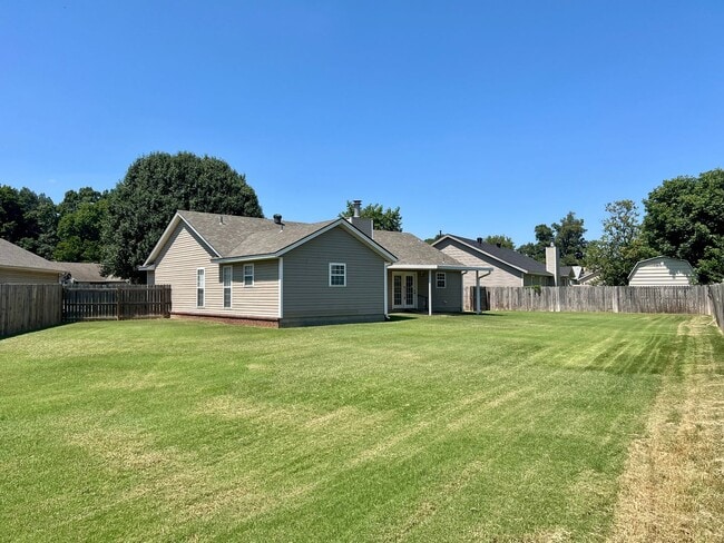 Building Photo - 2404 Whitecliff Cove