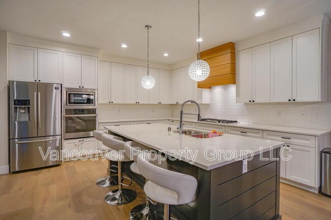 Building Photo - 6604 NE 107th St