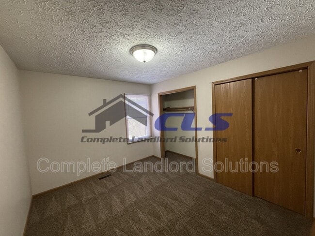 Building Photo - 1826 E Southern Manor Dr