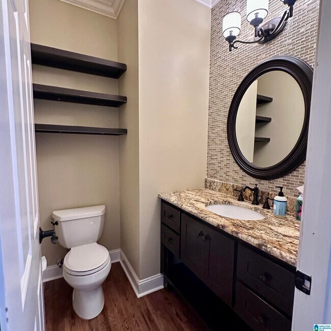 Building Photo - 5982 Valley Way