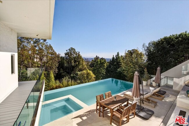 Building Photo - 9894 Beverly Grove Dr