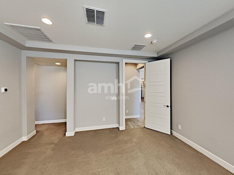 Building Photo - 18256 W Thunderhill Pl