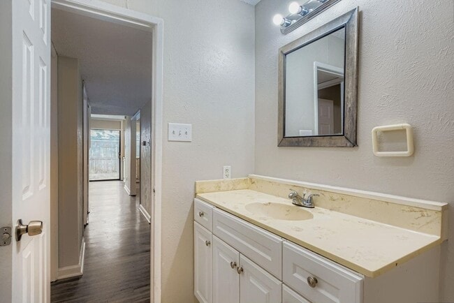 Building Photo - 9117 Fairmont Cir