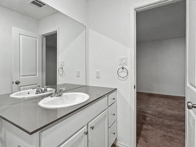 Building Photo - Charming Single-Story Converse Home