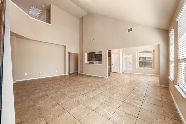 Building Photo - 125 Serrano St