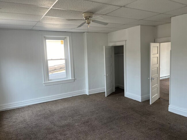 Building Photo - 415-417 W Washington St