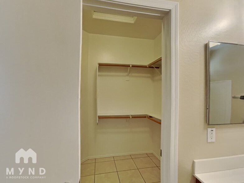 Building Photo - 4539 E Ivanhoe St