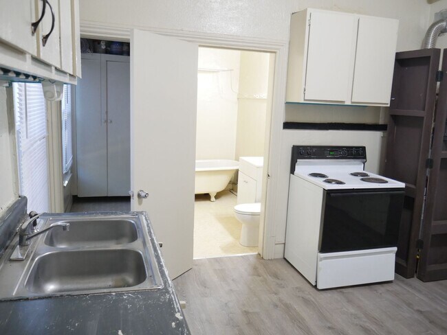 Building Photo - Cute 3 Bedroom 1 Bath Home - MileStone Rea...