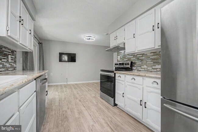 Building Photo - 2615 Point Lookout Cove