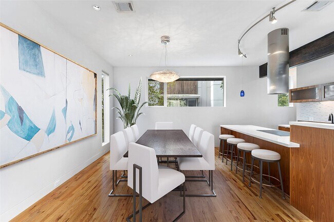 Building Photo - 105 Willard St