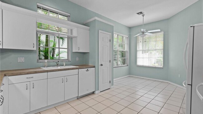 Building Photo - 11910 Seabreeze Cove Ln