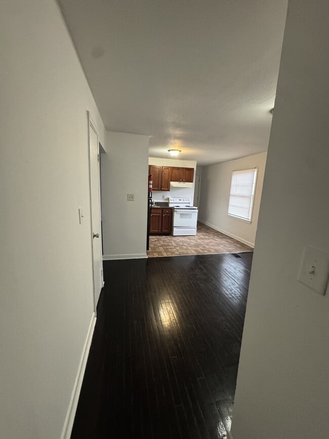 Building Photo - 324 Banberry Dr SE