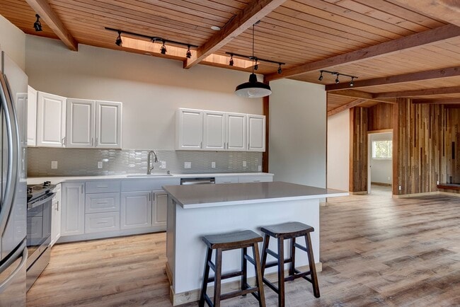 Building Photo - 4 bedroom/2 bath house in Deception Park View