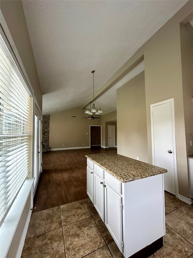 Building Photo - 1111 E Brompton Dr