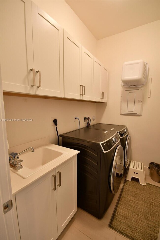 Building Photo - 4221 SW 178th Ave