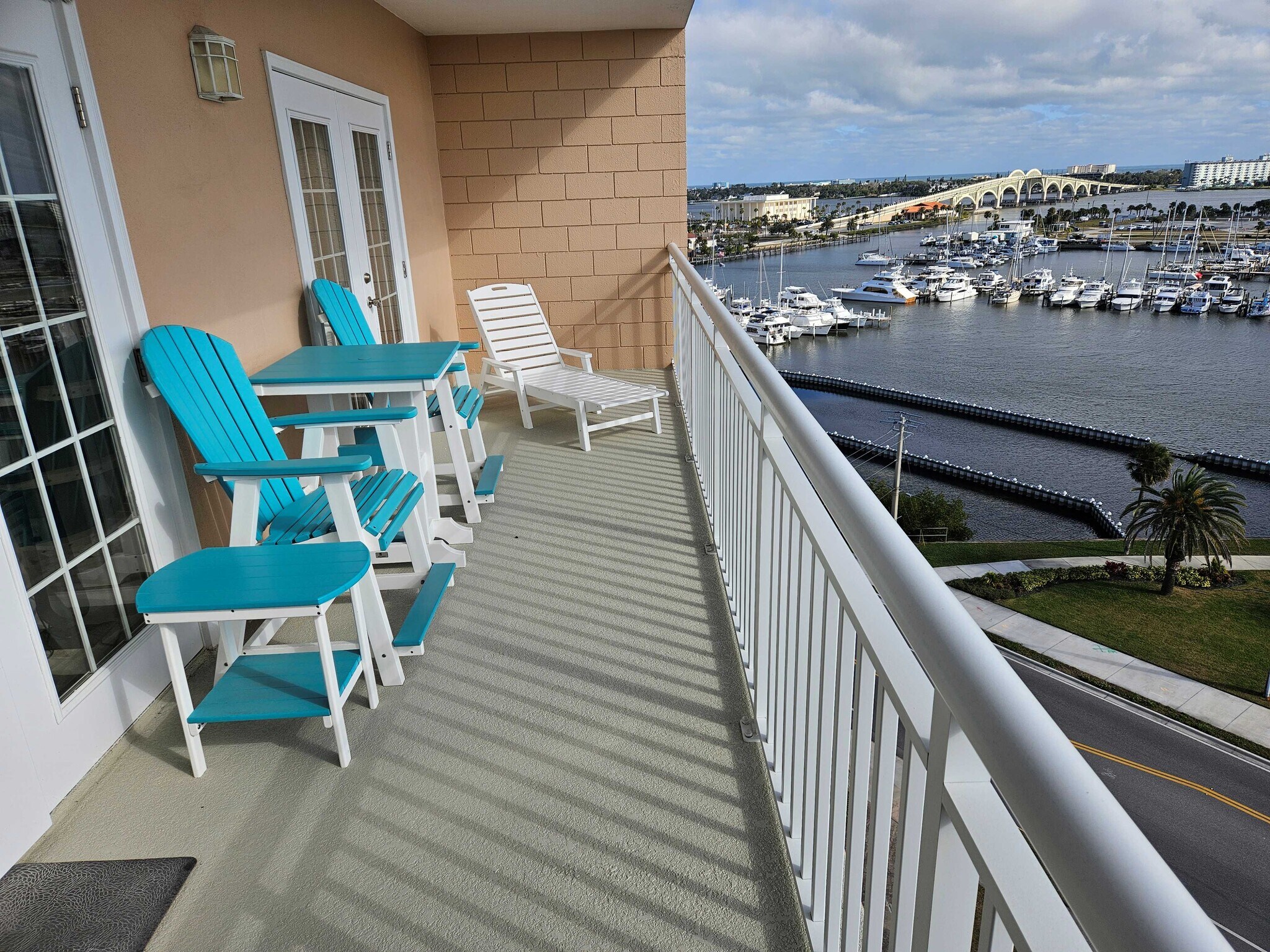 Building Photo - 404 S Beach St