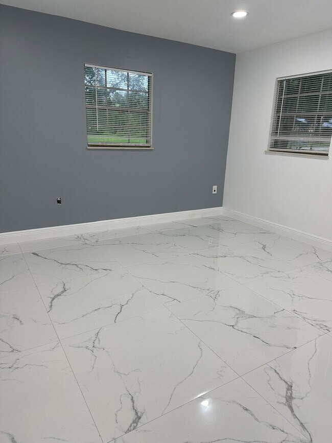 Building Photo - 935 34th Ave