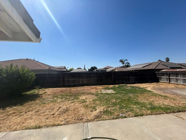 Building Photo - 2454 Ranier Way
