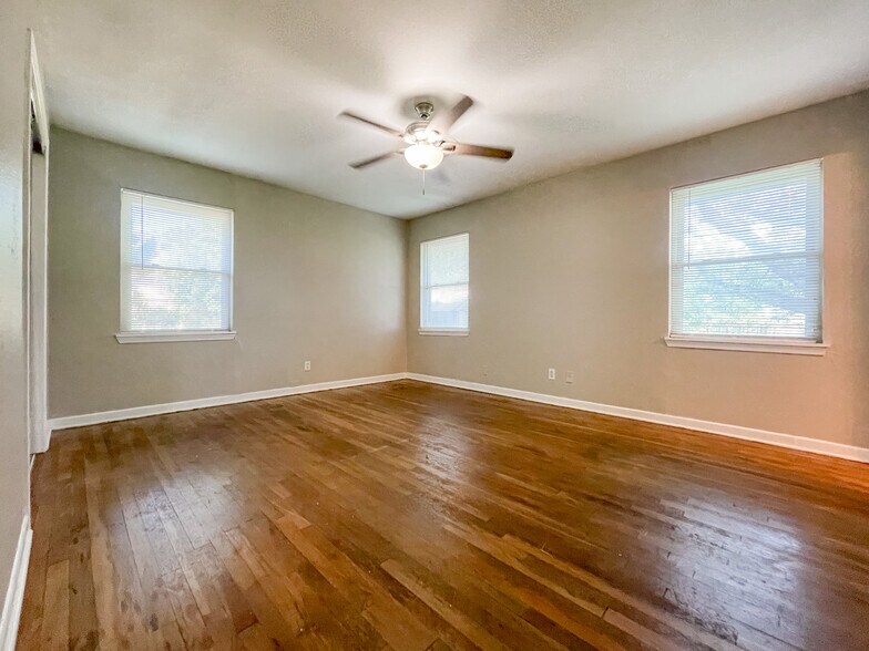 Building Photo - 110 E San Benito Dr