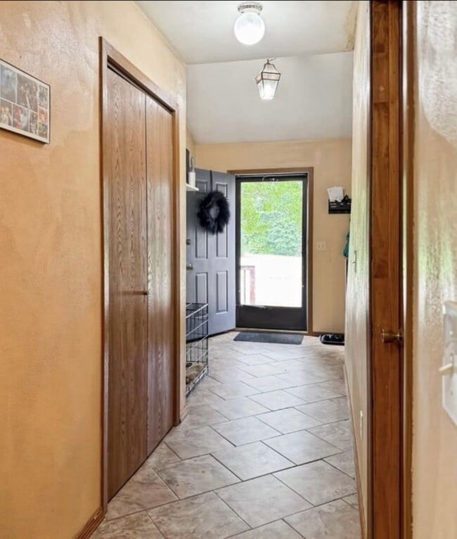 Building Photo - 364 Oak St