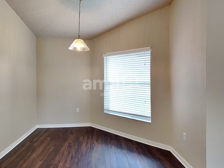 Building Photo - 875 Summer Glen Dr