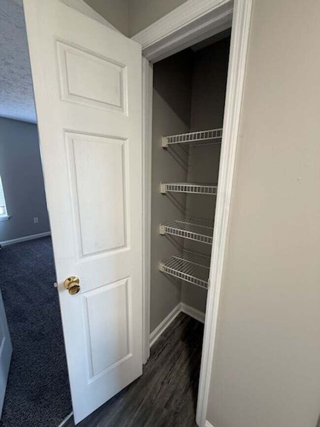 Building Photo - 203 Aqueduct Dr