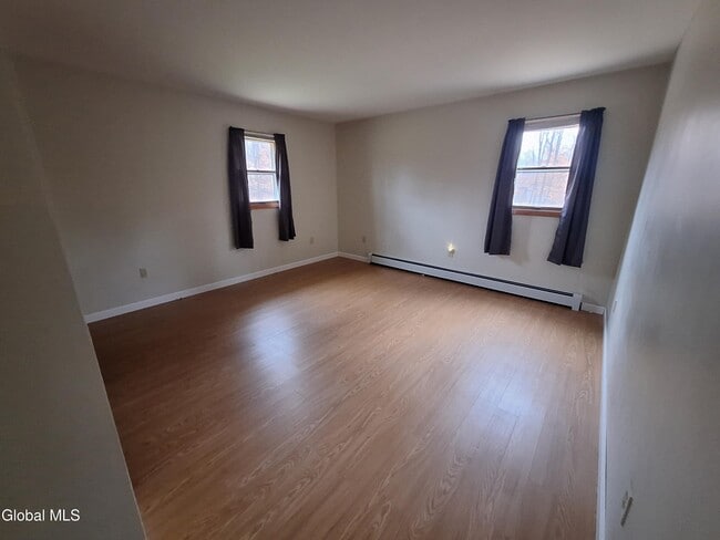 Building Photo - 1031 Saratoga Rd