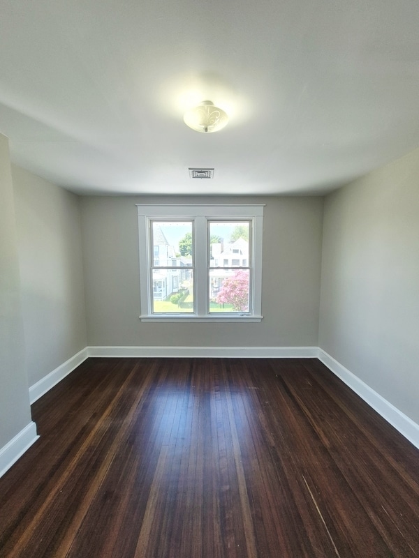 Building Photo - 2113 Barton Ave