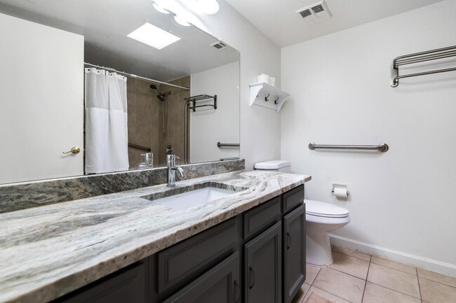 Building Photo - Spacious 5-Bed Scottsdale Home with Pool &...