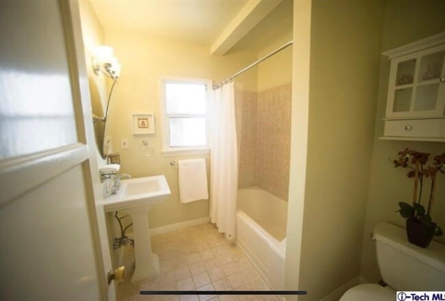 Building Photo - 1000 WESTMONT DR