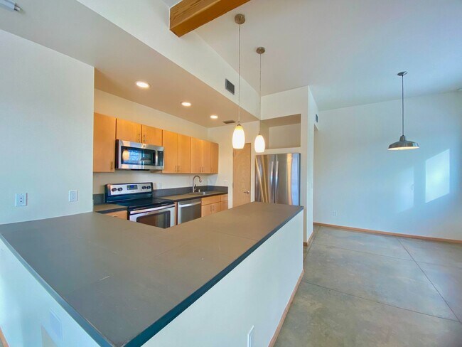 Building Photo - 1 MO. FREE RENT! Contemporary Retreat on Dunlap St.