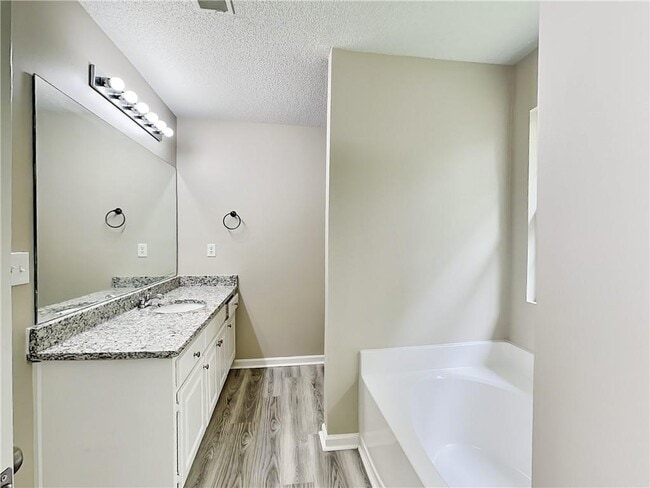 Building Photo - 220 Ashland Manor Dr