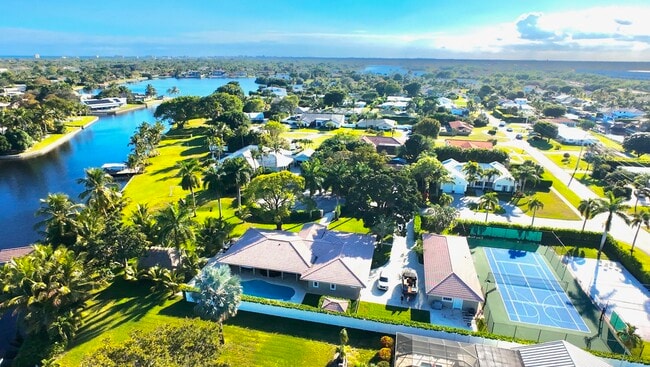 Building Photo - 937 SW 34th Ct