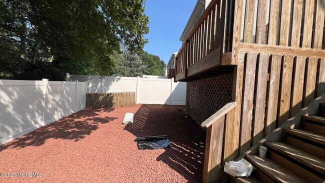 Building Photo - 33 Kinglet Ave
