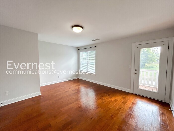 Building Photo - 4409B Providence Heights