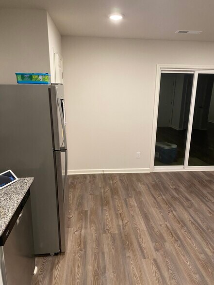 Building Photo - 427 Silo Ct