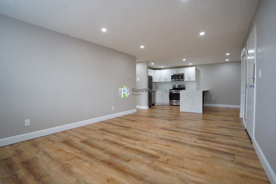 Building Photo - 971 Fellsway